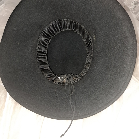 Beautiful Wool special occasion hat - Picture 5 of 7